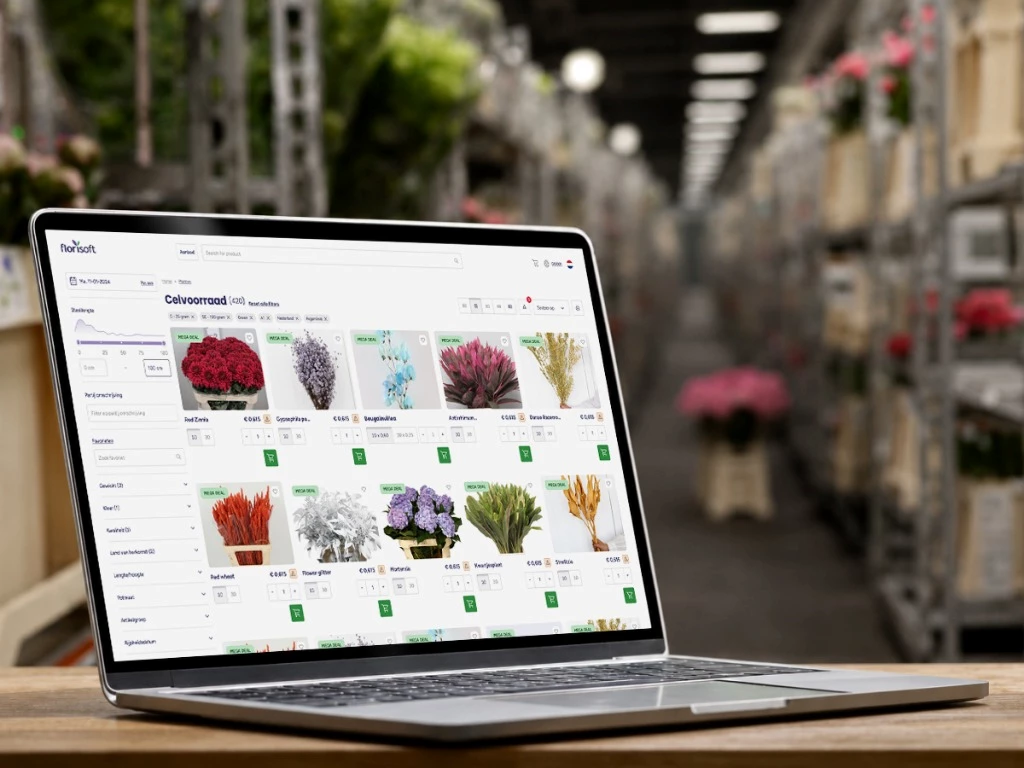 Specialisten van Florisoft in een sessie luisterend naar de wensen van de klant, waarbij alles geregistreerd wordt op een laptop onder het genot van een bak koffie of een glaasje water.